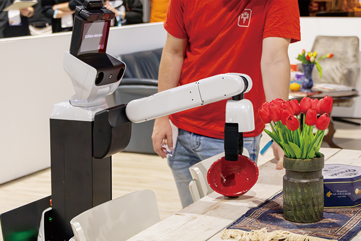 食器を把持するロボット